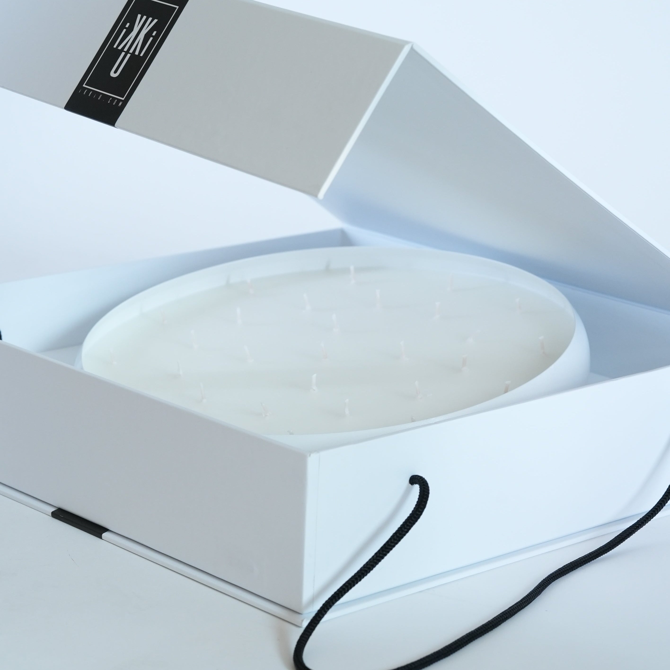 O29 CANDLE WHITE MIMOSA