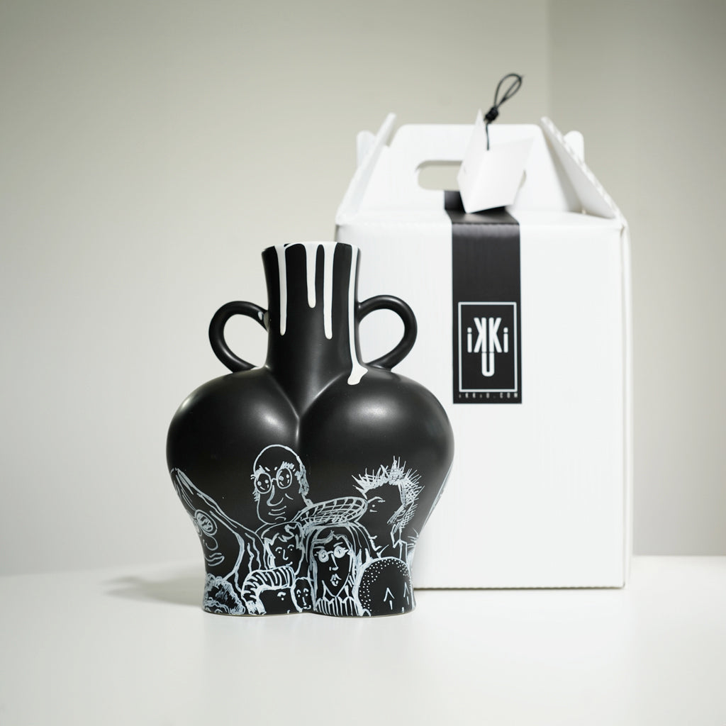 CROWD B&W - VASE BLACK