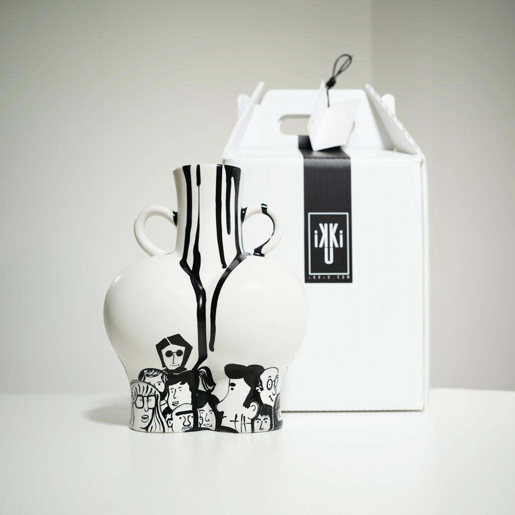 CROWD B&W - VASE WHITE