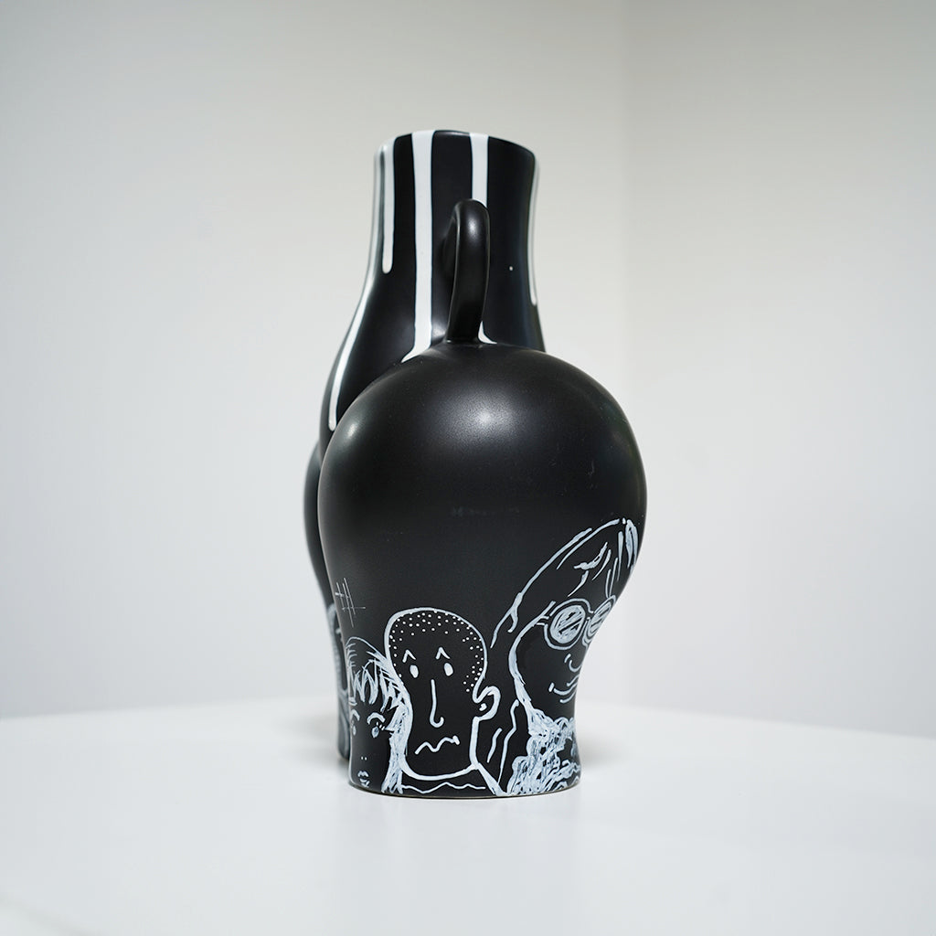 CROWD B&W - VASE BLACK