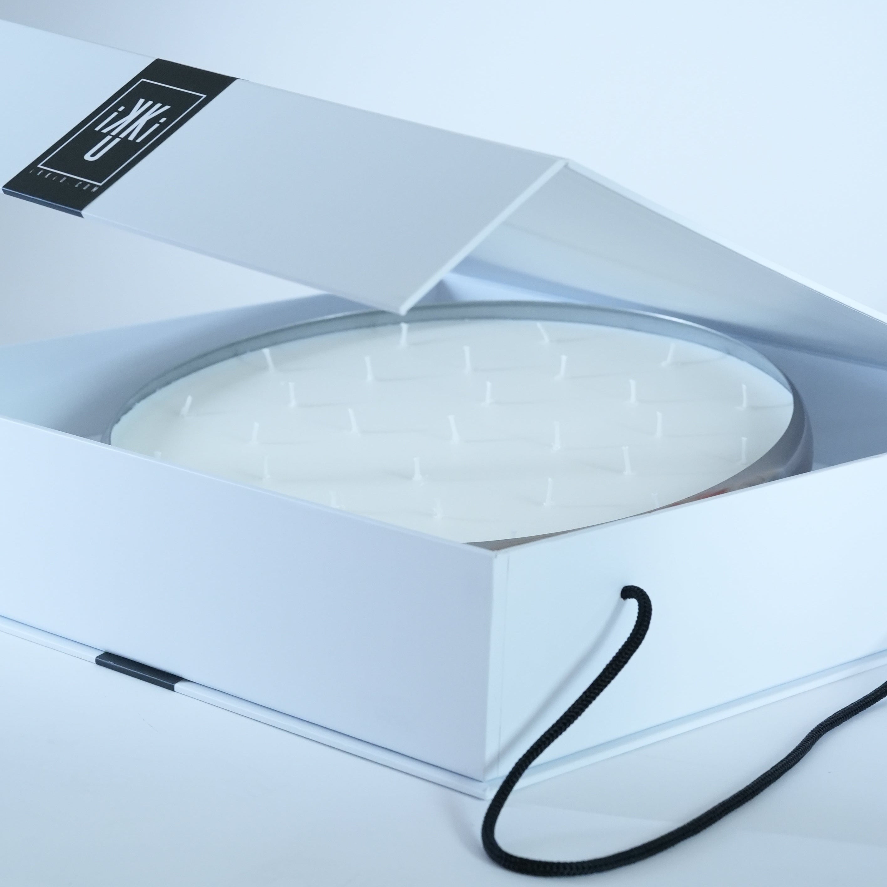 O29 CANDLE SILVER GLORIOUS MUSK